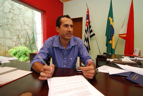 “Minha cassação foi uma armação política”, afirma ex-prefeito Leandro