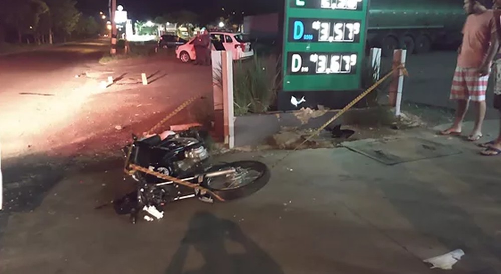 Motociclista morre após colidir contra placa em Jales