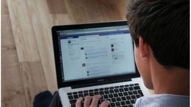 Facebook é multado por abuso no compartilhamento de dados