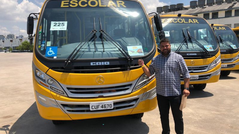 Aracanguá ganha mais um ônibus para transporte escolar