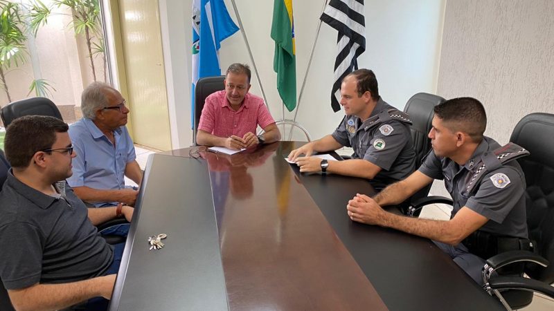 Em reunião com tenente, Júnior pede mais policiais para Guzolândia