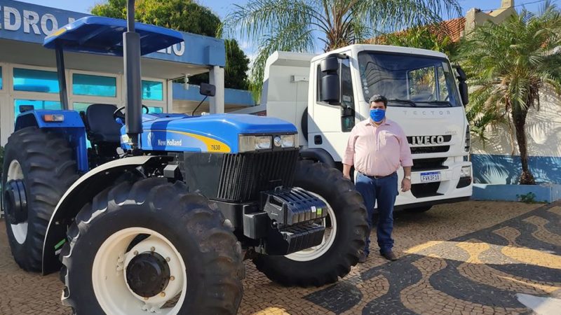Auriflama recebe caminhão e trator do Governo Federal