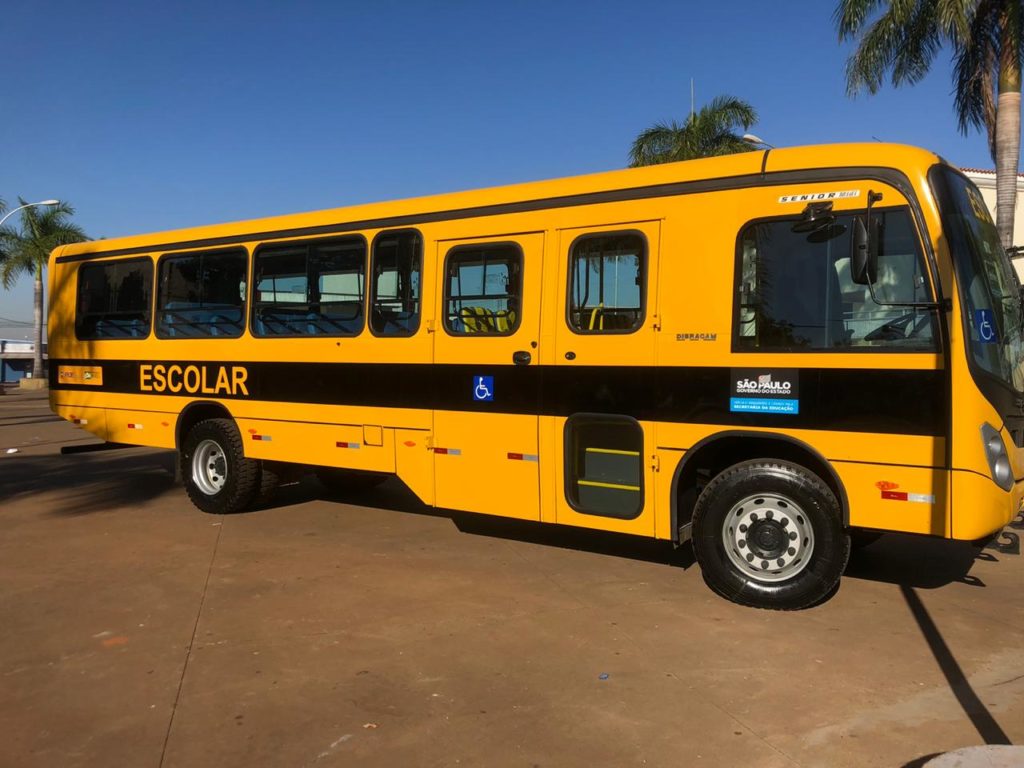 Educação de Aracanguá ganha mais um ônibus escolar