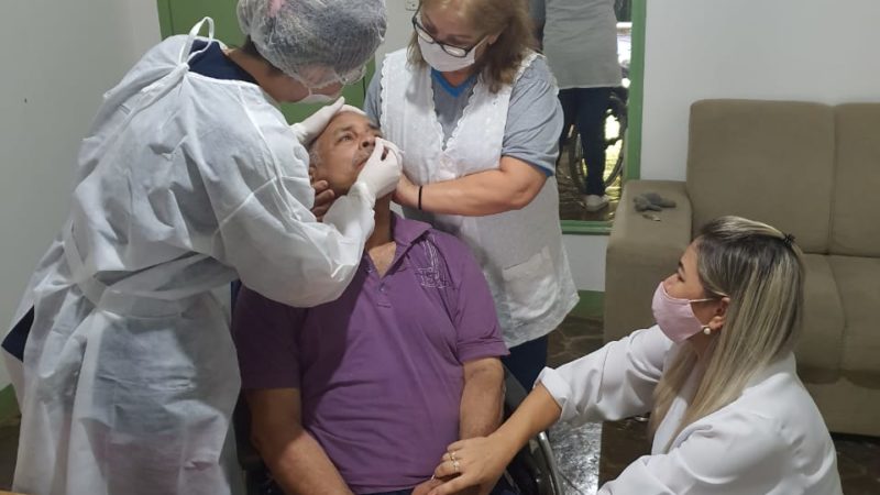 Rotary Club realiza testes de covid-19 em idosos no Lar dos Velhinhos
