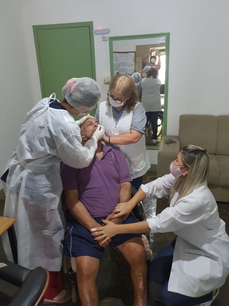 Rotary Club realiza testes de covid-19 em idosos no Lar dos Velhinhos