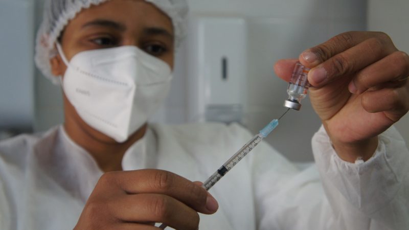 Aracanguá volta a vacinar adolescentes entre 15 e 17 anos