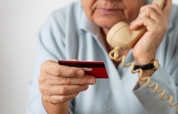 SP aprova projeto que proíbe empréstimos por telefone para aposentados