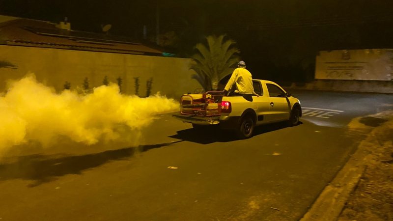 Vigilância aplica fumacê contra Aedes aegypti em Aracanguá e nos distritos