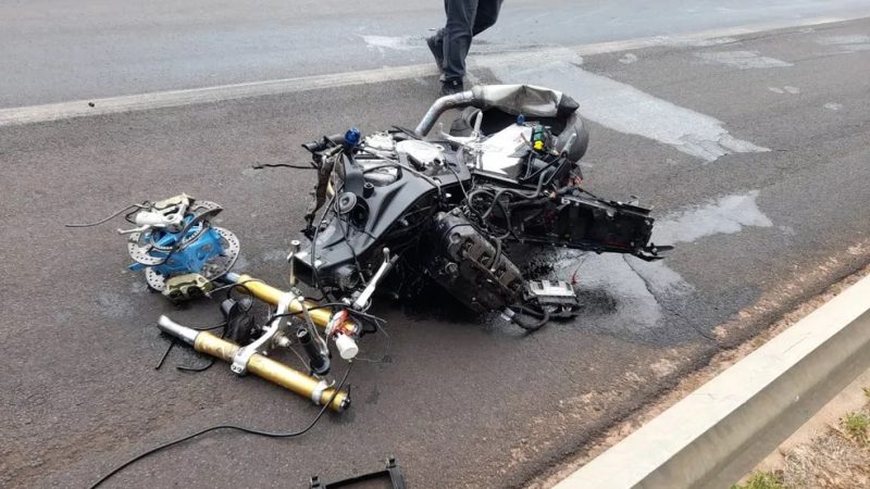Acidente entre carro e motocicleta deixa homem morto em rodovia