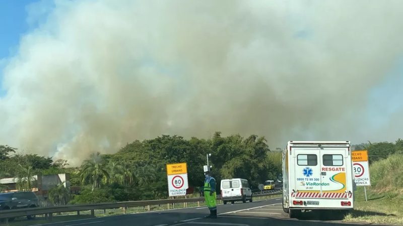 Rodovia da região é interditada após fumaça de queimada atrapalhar visão de motoristas