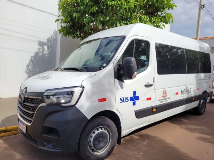 Aracanguá recebe van para transporte de pacientes do SUS