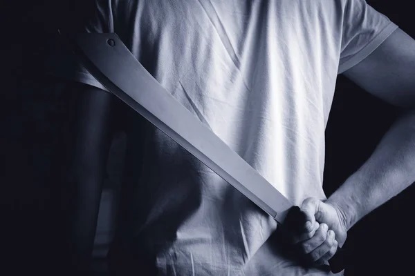 Homem invade casa e agride com facão atual namorado da ex-esposa em Guzolândia